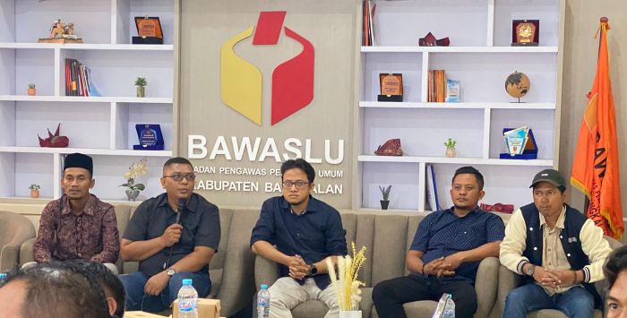 Bawaslu Bangkalan Sebut Ada Data Orang yang Sudah Meninggal di DPSHP Pilkada Bawaslu Bangkalan Sebut Ada Data Orang yang Sudah Meninggal di DPSHP Pilkada
