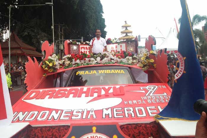 Pawai Kebangsaan Kota Blitar Meriahkan HUT RI-ke 72 Pawai Kebangsaan Kota Blitar Meriahkan HUT RI-ke 72