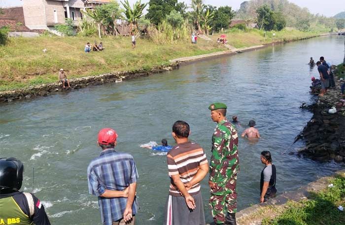 Berniat Liburan ke Pantai, Dua Remaja di Blitar Terlempar ke Sungai Lodagung Berniat Liburan ke Pantai, Dua Remaja di Blitar Terlempar ke Sungai Lodagung