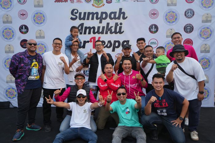 Acara Sumpah Amukti Bervespa, Pj Wali Kota Mojokerto Ajak Jaga Kebersamaan dan Hargai Perbedaan Acara Sumpah Amukti Bervespa, Pj Wali Kota Mojokerto Ajak Jaga Kebersamaan dan Hargai Perbedaan