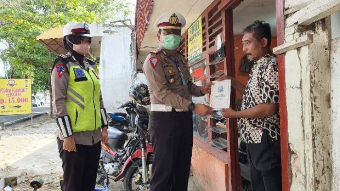 Jelang Lebaran, Satlantas Polres Bojonegoro Bantu Korban Kecelakaan Lalu Lintas