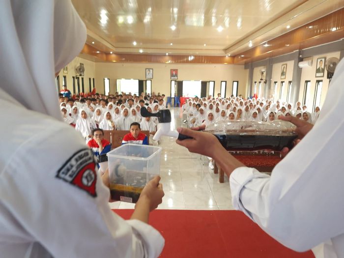 PT Pertamina EP Cepu Zona 12 Kenalkan Dunia Migas di SMAN 2 Bojonegoro PT Pertamina EP Cepu Zona 12 Kenalkan Dunia Migas di SMAN 2 Bojonegoro