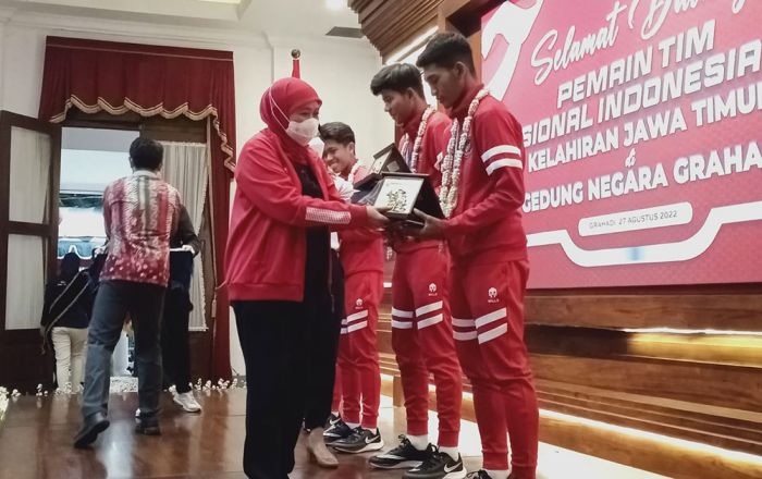 Dapat Apresiasi dari Gubernur Khofifah, 6 Pemain Timnas U-16 Asal Jatim Diundang ke Grahadi Dapat Apresiasi dari Gubernur Khofifah, 6 Pemain Timnas U-16 Asal Jatim Diundang ke Grahadi