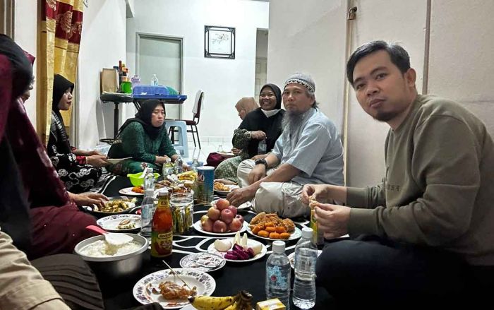 Temui Pekerja Migran dari Jawa Timur di Malaysia, Gus Fawait: Mereka Pahlawan Devisa Temui Pekerja Migran dari Jawa Timur di Malaysia, Gus Fawait: Mereka Pahlawan Devisa