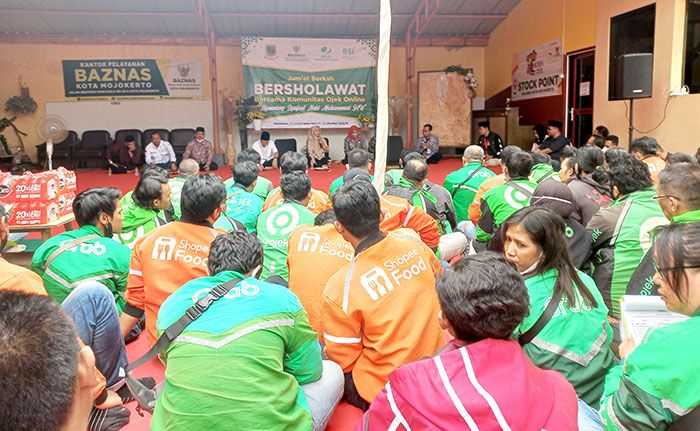 Gelar Jumat Berkah Bersholawat, Komunitas Ojol di Kota Mojokerto Apresiasi Kepedulian Ning Ita Gelar Jumat Berkah Bersholawat, Komunitas Ojol di Kota Mojokerto Apresiasi Kepedulian Ning Ita
