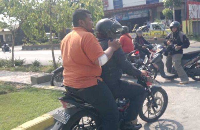 Perampok Nekat Beraksi di depan Samsat Sidoarjo, Bawa kabur Uang Tunai Rp 106 Juta Perampok Nekat Beraksi di depan Samsat Sidoarjo, Bawa kabur Uang Tunai Rp 106 Juta