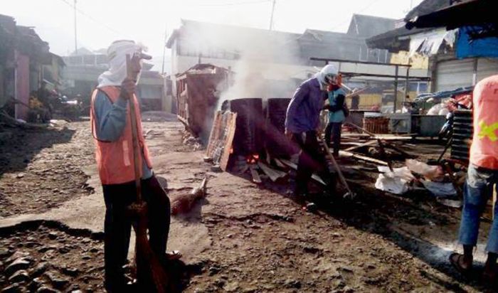 Rusak Parah, Area Unit 5 Pasar Besar Kota Batu Akhirnya Diaspal Rusak Parah, Area Unit 5 Pasar Besar Kota Batu Akhirnya Diaspal