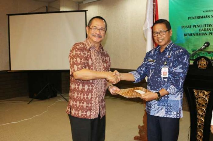 Jalan Kabupaten di Gresik Raih Penghargaan Nasional Jalan Kabupaten di Gresik Raih Penghargaan Nasional