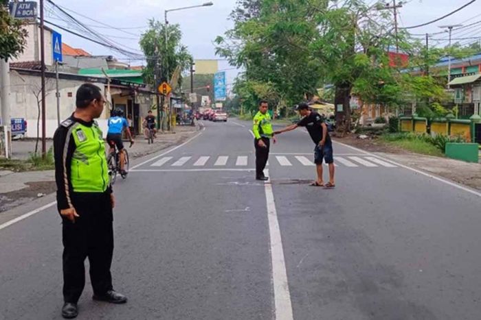 Diduga Mabuk, Pengendara Motor di Wonoayu Sidoarjo Terlindas Truk Diduga Mabuk, Pengendara Motor di Wonoayu Sidoarjo Terlindas Truk