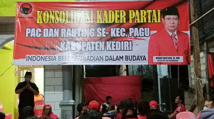 Hadiri Konsolidasi Kader di Pagu, Ketua PDIP Kediri Targetkan 20 Kursi di Pileg 2024 Hadiri Konsolidasi Kader di Pagu, Ketua PDIP Kediri Targetkan 20 Kursi di Pileg 2024