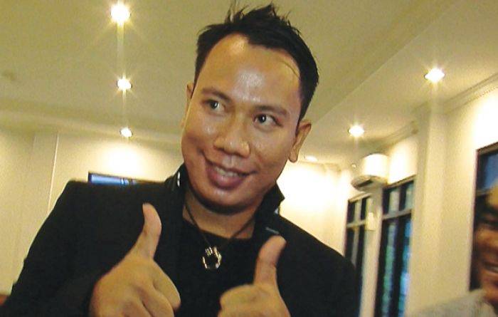 Ternyata Genre Musik Vicky Prasetyo Juga Nyeleneh Seperti Kata-Katanya Ternyata Genre Musik Vicky Prasetyo Juga Nyeleneh Seperti Kata-Katanya