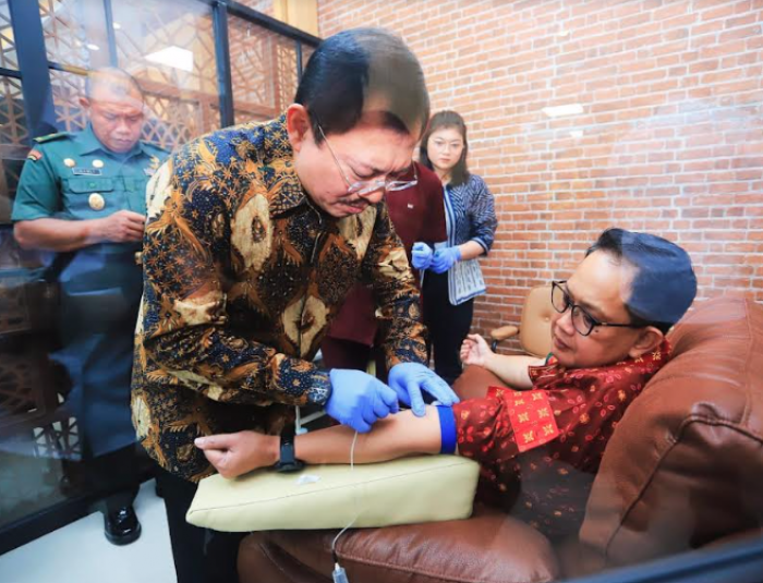 Pj Gubernur Jatim dan Menteri Kesehatan Resmikan Layanan Imunoterapi Kanker di RS Bhayangkara Pj Gubernur Jatim dan Menteri Kesehatan Resmikan Layanan Imunoterapi Kanker di RS Bhayangkara