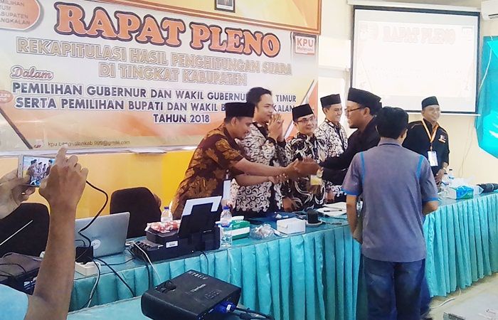 Hasil Rekapitulasi KPU, Gus Ipul Unggul di Bangkalan Hasil Rekapitulasi KPU, Gus Ipul Unggul di Bangkalan