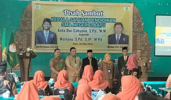 Pisah Sambut Kepala Satuan Pendidikan SMAN 2 Batu Berlangsung Haru Pisah Sambut Kepala Satuan Pendidikan SMAN 2 Batu Berlangsung Haru