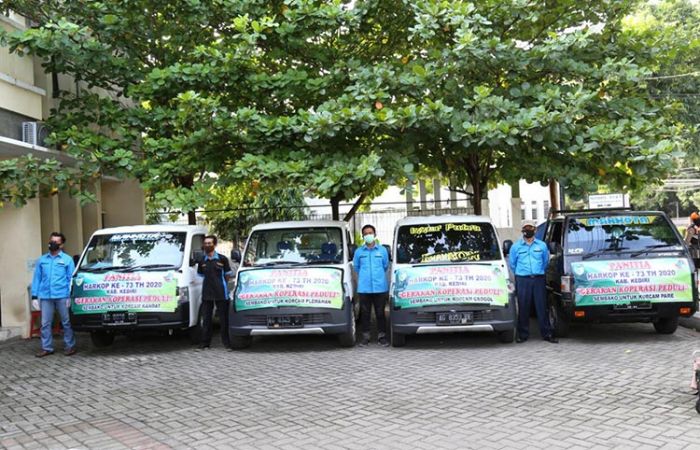 KSP di Kabupaten Kediri Bagikan 1.000 Paket Sembako untuk Warga Terdampak Covid-19 KSP di Kabupaten Kediri Bagikan 1.000 Paket Sembako untuk Warga Terdampak Covid-19