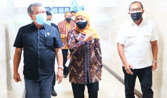 Pro Kontra Hak Angket untuk Gubernur Khofifah, Sahat Tua: Secara Konstitusi Belum Ada Pelanggaran Pro Kontra Hak Angket untuk Gubernur Khofifah, Sahat Tua: Secara Konstitusi Belum Ada Pelanggaran