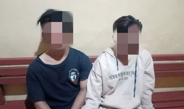 Dua Jambret Cilik di Sidoarjo Ditangkap Warga, Karena Motornya Mogok Kehabisan Bensin Dua Jambret Cilik di Sidoarjo Ditangkap Warga, Karena Motornya Mogok Kehabisan Bensin