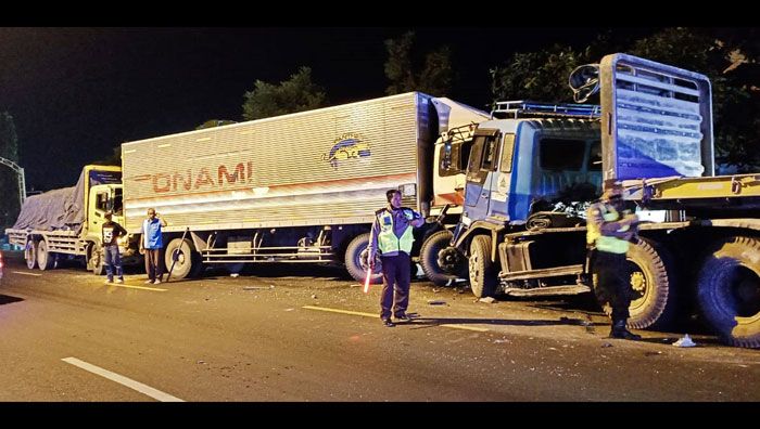 Kecelakaan Maut Libatkan Tiga Truk di Tuban, Satu Sopir Tewas di TKP, Satu Luka-luka Kecelakaan Maut Libatkan Tiga Truk di Tuban, Satu Sopir Tewas di TKP, Satu Luka-luka