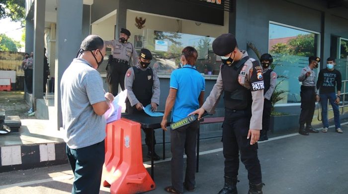 Marak Aksi Terorisme, Polres Tuban Perketat Akses Masuk ke Mapolres Marak Aksi Terorisme, Polres Tuban Perketat Akses Masuk ke Mapolres