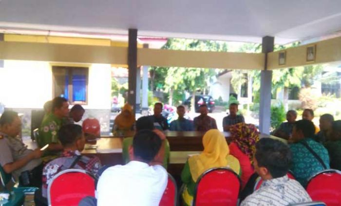 Rapat Muspika Kecamatan Gempol Bahas Tarikan Dana Sumbangan Terhadap Truk Rapat Muspika Kecamatan Gempol Bahas Tarikan Dana Sumbangan Terhadap Truk