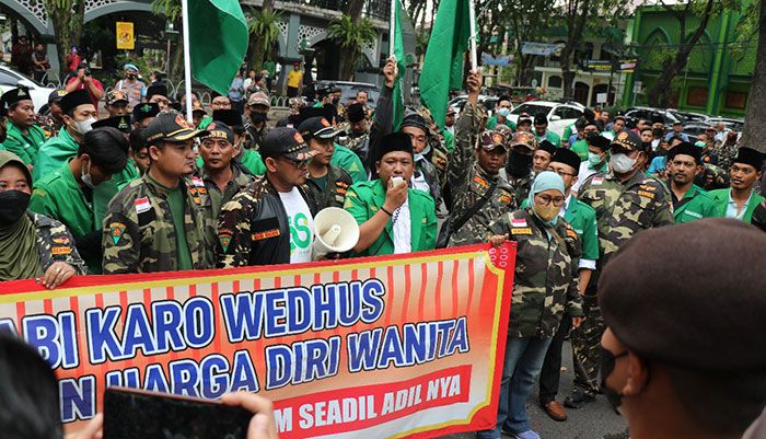 Buntut Pernikahan Manusia dengan Kambing, Masa Ansor Gresik Geruduk DPRD Buntut Pernikahan Manusia dengan Kambing, Masa Ansor Gresik Geruduk DPRD