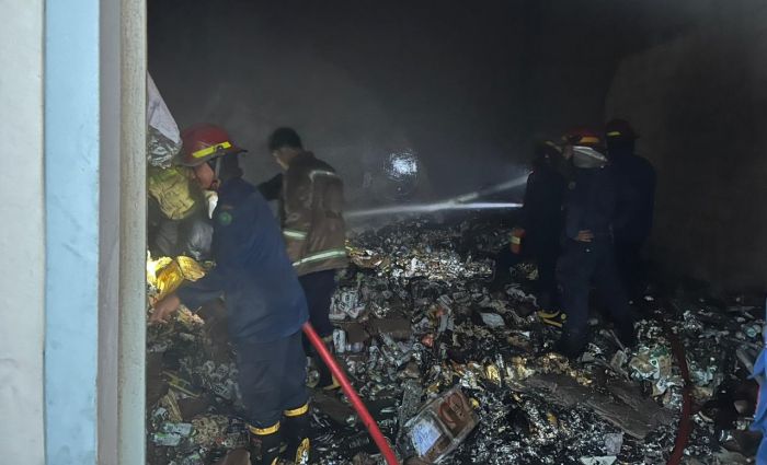 Gudang Makanan di Kawasan SiRIE Sidoarjo Terbakar saat Dini Hari, 5 Mobil Damkar Dikerahkan