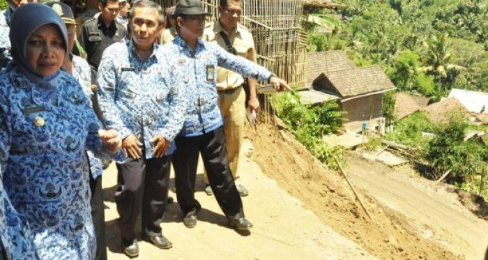 Bupati Kediri Mewacanakan Relokasi Sejumlah Dusun yang Rawan Bencana
