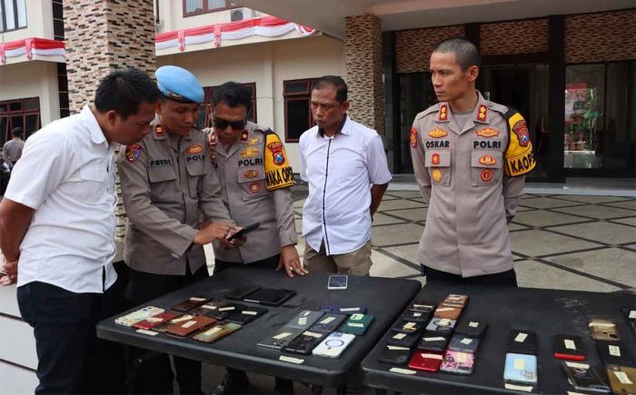 Cegah Judi Online, Polres Batu Periksa Ponsel Anggota Cegah Judi Online, Polres Batu Periksa Ponsel Anggota