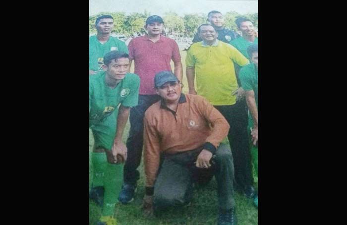 Terkuak, Pj Bupati Sampang dan Kepala Bakesbangpol Foto Bersama Paslon Terkuak, Pj Bupati Sampang dan Kepala Bakesbangpol Foto Bersama Paslon
