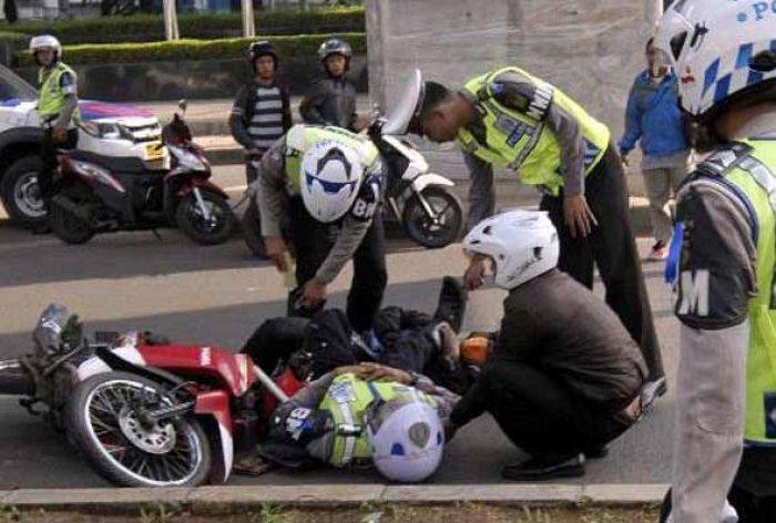 Ditabrak Pelanggar Lalin, Polisi di Kota Mojokerto Masuk RS Ditabrak Pelanggar Lalin, Polisi di Kota Mojokerto Masuk RS