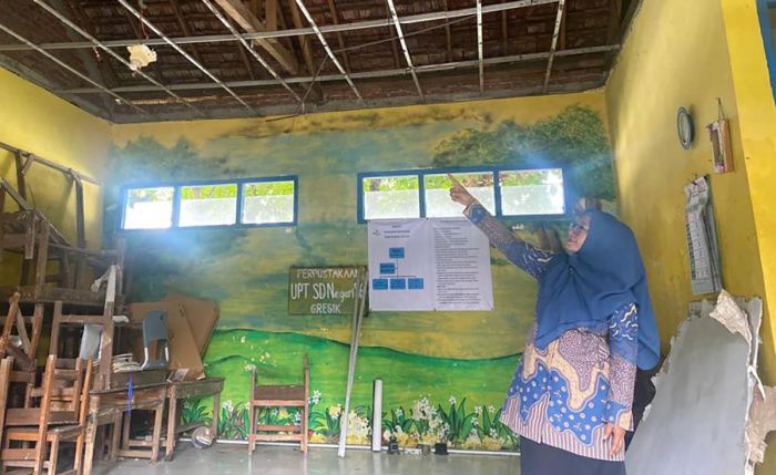 Plafon Ruang Perpus UPT SDN 86 Sumari Gresik Ambrol Plafon Ruang Perpus UPT SDN 86 Sumari Gresik Ambrol