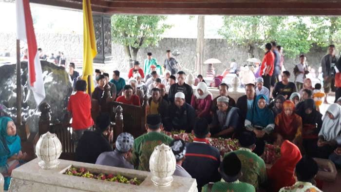 Peringati HPN, PWI Jatim Gelar Tahlil di Makam Bung Karno Peringati HPN, PWI Jatim Gelar Tahlil di Makam Bung Karno