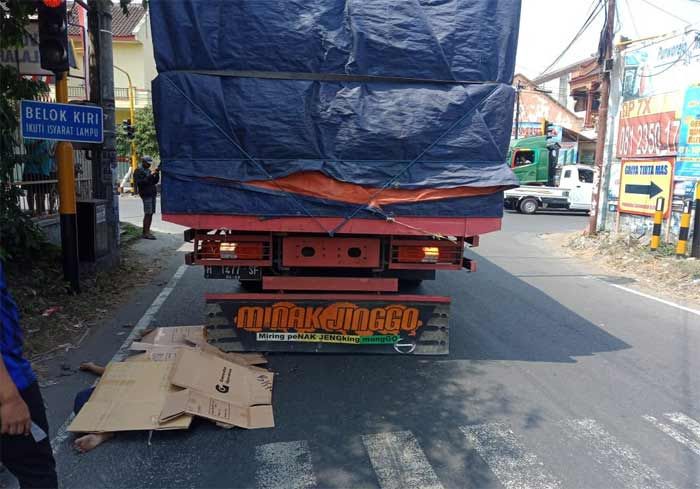Pengendara Motor Tewas Terlindas Truk Tronton di Jalan Widuri Kota Blitar