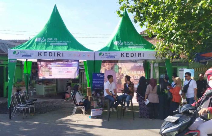 Tingkatkan UHC, BPJS Ketenagakerjaan Kediri Gelar Acara di Pasar Bandar