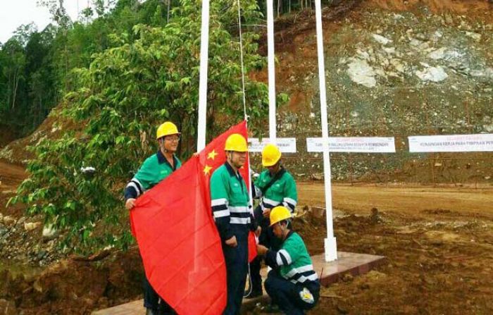 Resmikan Proyek, Bendera China Berkibar di Pulau Obi, Diturunkan Paksa oleh Marinir Resmikan Proyek, Bendera China Berkibar di Pulau Obi, Diturunkan Paksa oleh Marinir