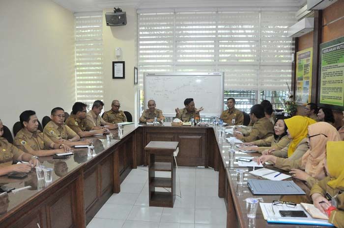 Bupati Sambari Evaluasi Capaian PAD Gresik