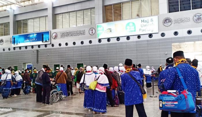 Sebanyak 45 Jemaah Umroh Travel Arminareka Perdana Pamekasan Gagal Berangkat