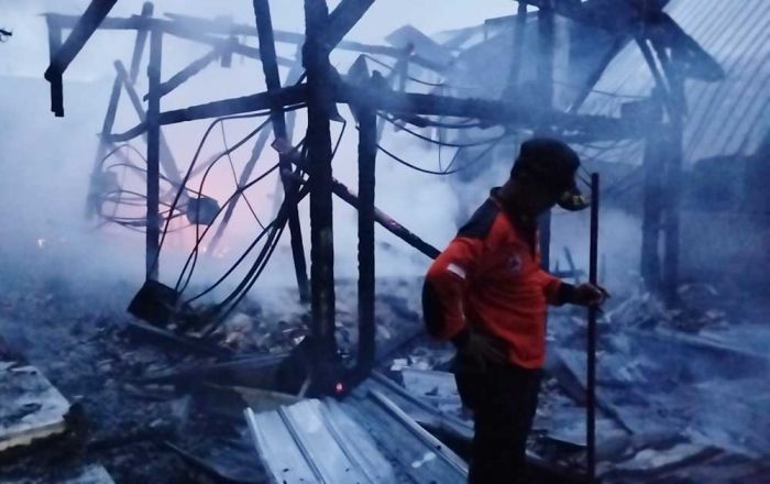 Pasar Tradisional Desa Mojoduwur Jombang Terbakar, 8 Kios Ludes Pasar Tradisional Desa Mojoduwur Jombang Terbakar, 8 Kios Ludes