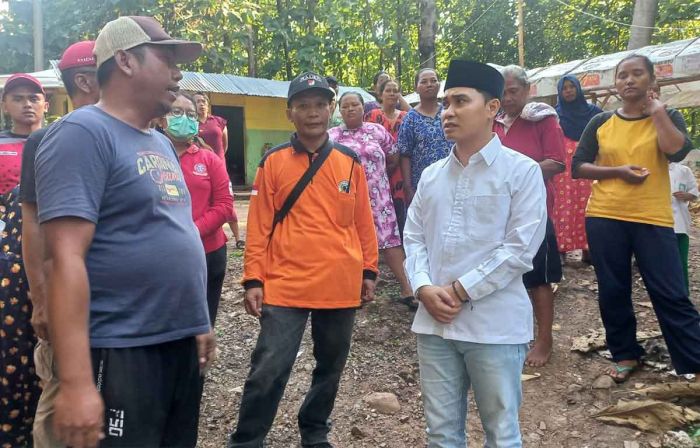 Gus Barra Salurkan Bantuan untuk Warga Kekurangan Air Bersih Gus Barra Salurkan Bantuan untuk Warga Kekurangan Air Bersih