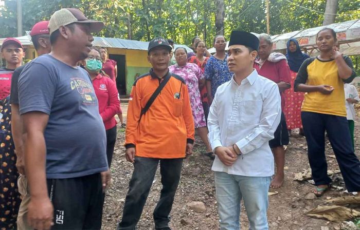 Gus Barra Salurkan Bantuan untuk Warga Kekurangan Air Bersih