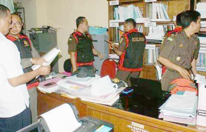 Kejari Magetan Kembangkan Kasus Korupsi Pengadaan Sepatu, Bakal Ada Tersangka Lain Kejari Magetan Kembangkan Kasus Korupsi Pengadaan Sepatu, Bakal Ada Tersangka Lain