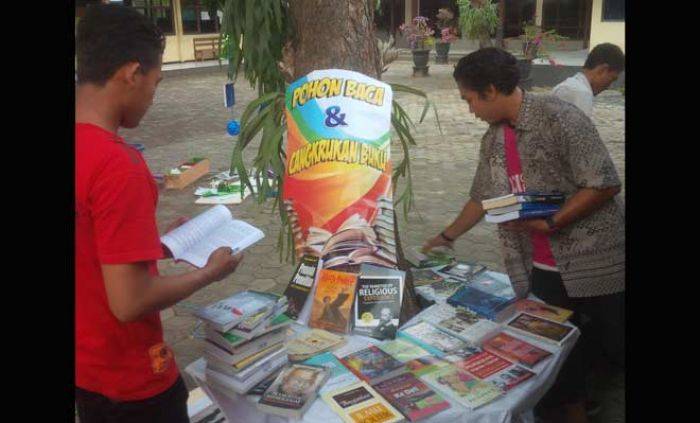 Ajak Masyarakat Gemar Membaca, FISIP Unirow Ciptakan Gerakan Seratus Pohon Baca Ajak Masyarakat Gemar Membaca, FISIP Unirow Ciptakan Gerakan Seratus Pohon Baca