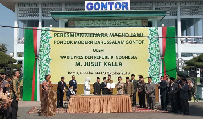 Wapres Jusuf Kalla Resmikan Menara Masjid Jami’ Gontor dan Gedung Pusat Studi Ekonomi Islam Unida Wapres Jusuf Kalla Resmikan Menara Masjid Jami’ Gontor dan Gedung Pusat Studi Ekonomi Islam Unida