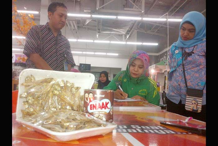 Sidak Mamin, Dinkes Kota Mojokerto Temukan Makanan Berulat dan Busuk Sidak Mamin, Dinkes Kota Mojokerto Temukan Makanan Berulat dan Busuk