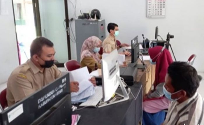 Melalui Sahaja Lekat, Ribuan Dokumen Kependudukan di Kediri Terselesaikan dengan Cepat Melalui Sahaja Lekat, Ribuan Dokumen Kependudukan di Kediri Terselesaikan dengan Cepat