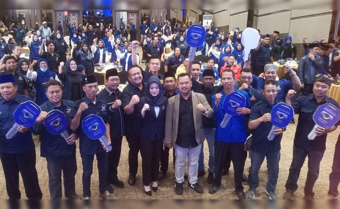Hadiri HUT ke-11 Nasdem, Bupati Gresik Bagi Motor dan Ajak Menangkan Amelia Anwar Hadiri HUT ke-11 Nasdem, Bupati Gresik Bagi Motor dan Ajak Menangkan Amelia Anwar