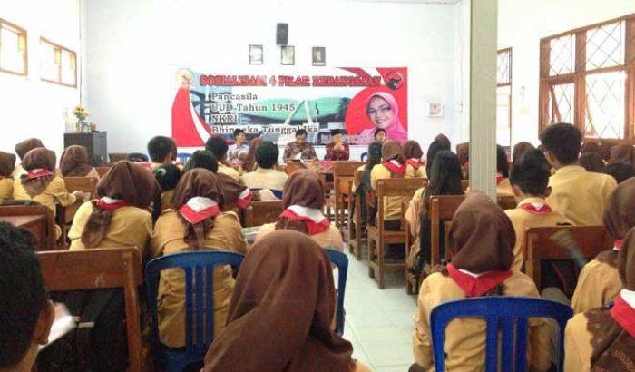 Sasar Pelajar, Estu Kembali Sosialisasikan 4 Pilar Kebangsaan Sasar Pelajar, Estu Kembali Sosialisasikan 4 Pilar Kebangsaan