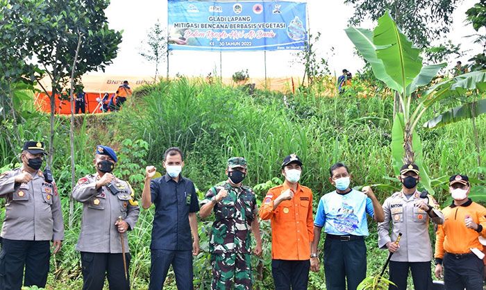 Jaga Ketersediaan Air Tanah, Bupati Madiun Bersama Jajaran dan Forkopimda Lakukan Reboisasi