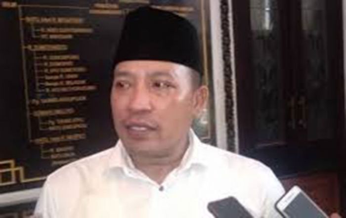 Upaya Batin Melawan Covid-19, Bupati Sampang Minta Takmir Masjid Baca Salawat Berjamaah Upaya Batin Melawan Covid-19, Bupati Sampang Minta Takmir Masjid Baca Salawat Berjamaah