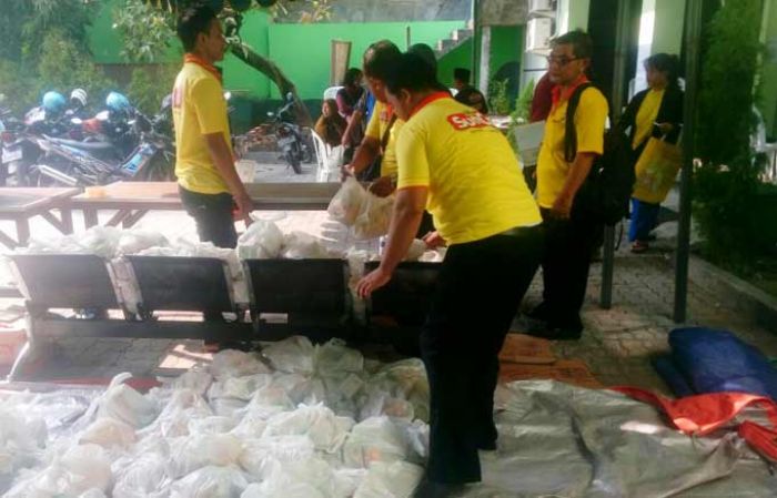 Jalin Kebersamaan, Megasurya Mas Bagi-bagi Bingkisan Lebaran untuk Warga Jalin Kebersamaan, Megasurya Mas Bagi-bagi Bingkisan Lebaran untuk Warga